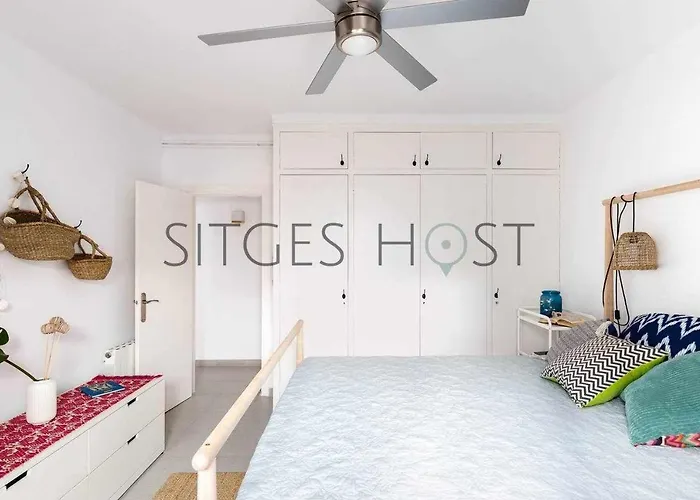 Con Patio Y A 5 Minutos De La Playa סיטגס