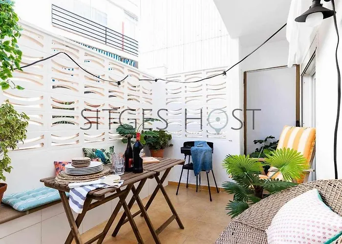 Con Patio Y A 5 Minutos De La Playa * סיטגס