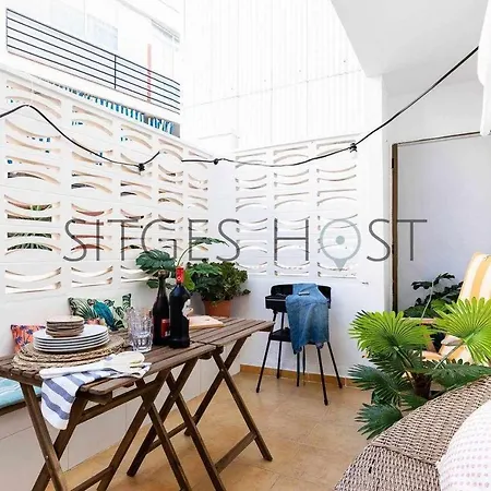 Con Patio Y A 5 Minutos De La Playa * シッチェス
