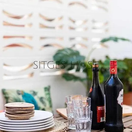 Con Patio Y A 5 Minutos De La Playa * シッチェス