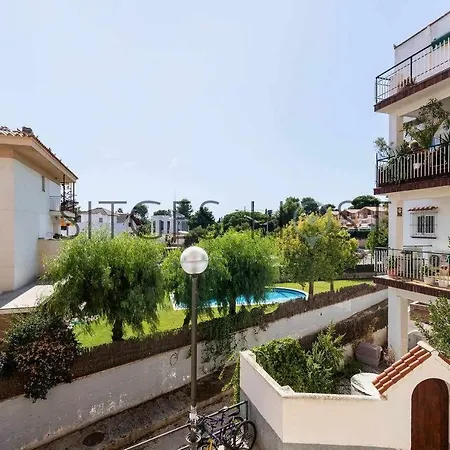 Con Patio Y A 5 Minutos De La Playa Apartman