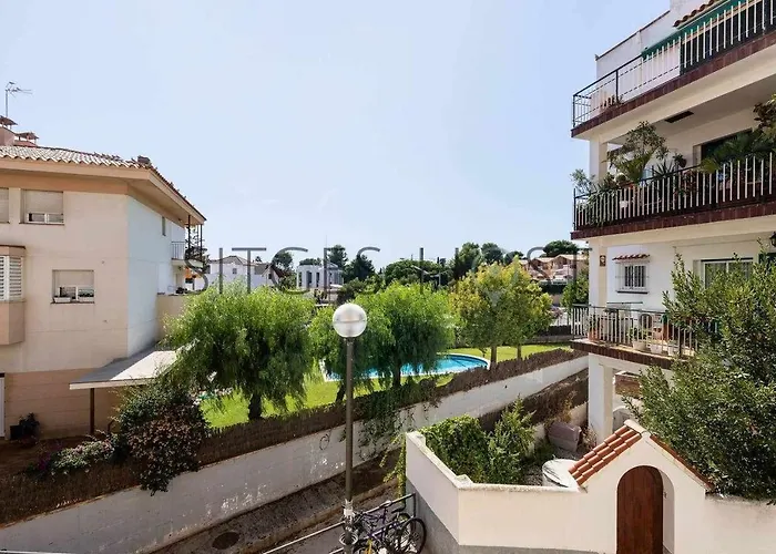 Con Patio Y A 5 Minutos De La Playa Apartman