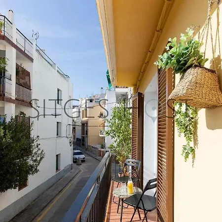 Apartment Con Patio Y A 5 Minutos De La Playa Sitges